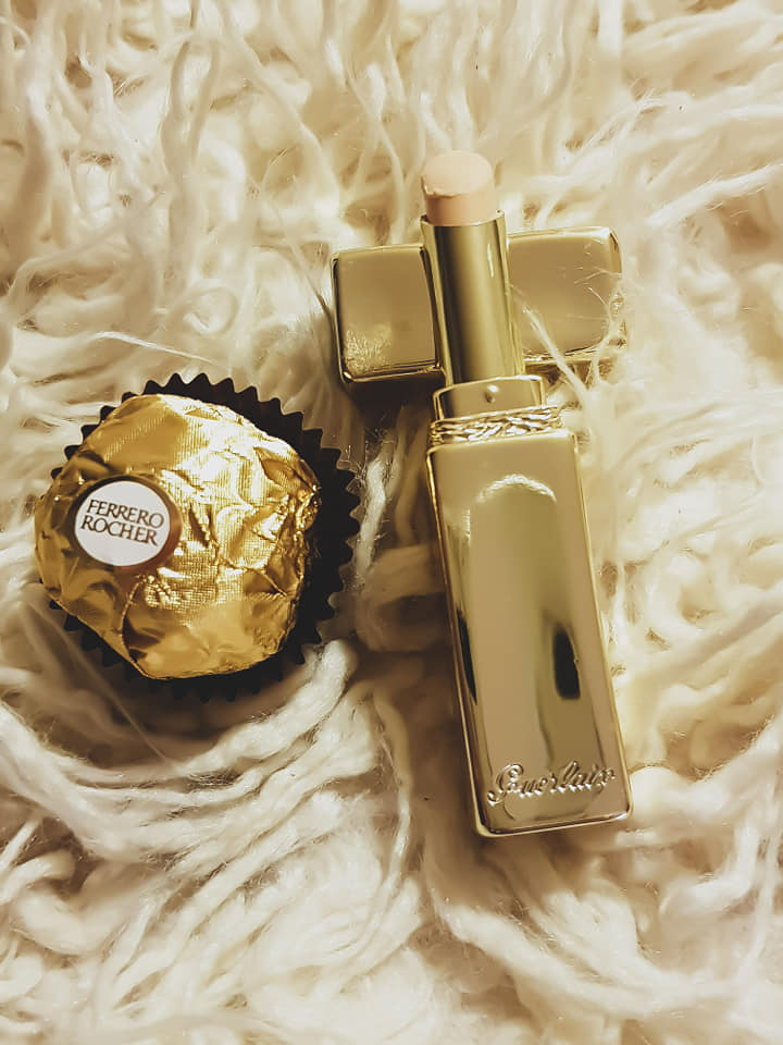 Mimi in the Mirror Review Guerlain KissKiss Liplift