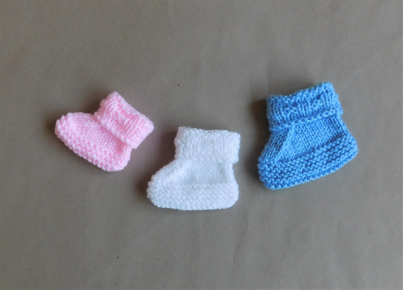 mariannas lazy daisy days: Charlie Baby Bootees