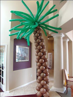 balon standing pohon kelapa
