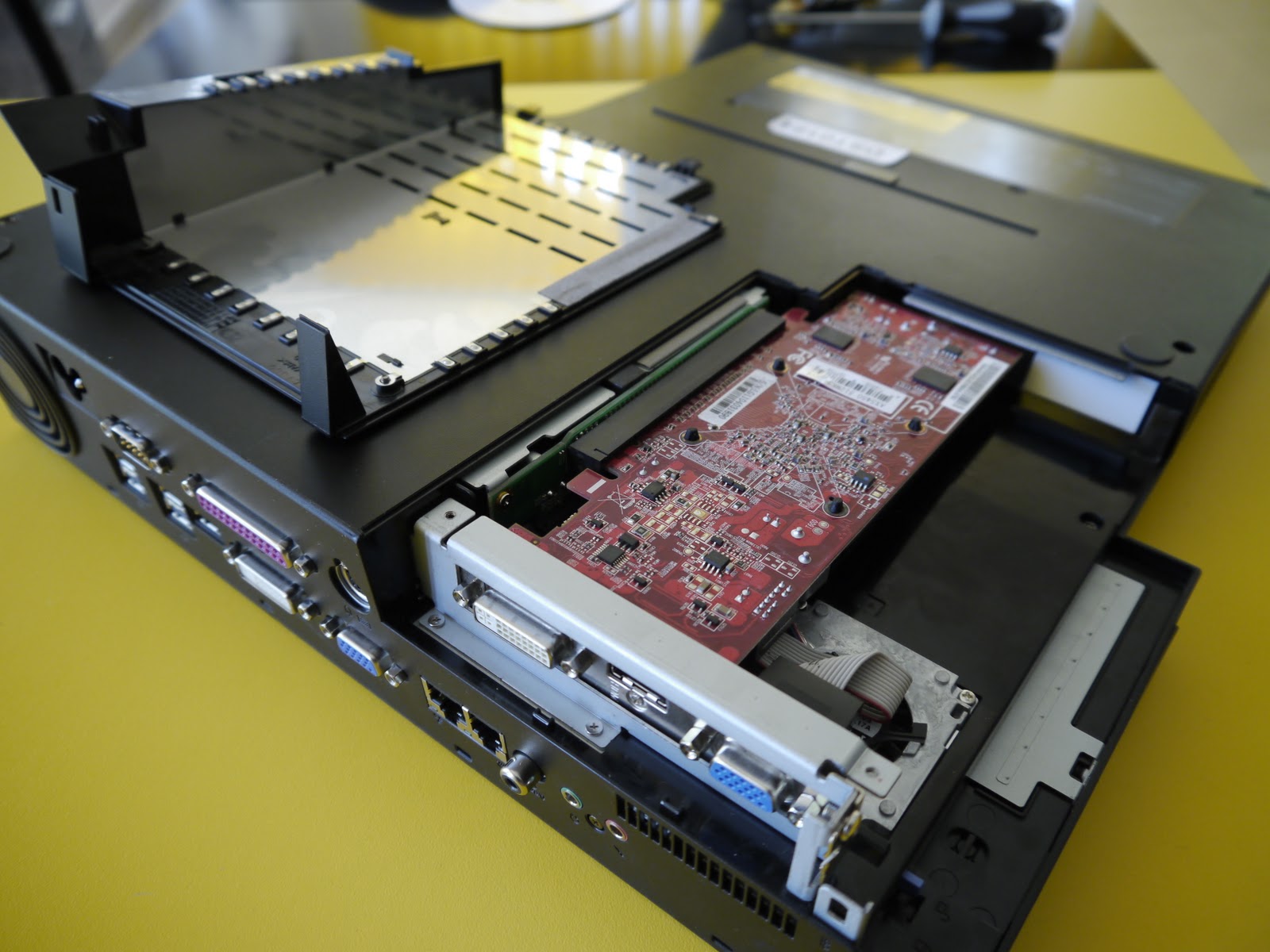 Lenovo Adanced Dock с Radeon HD 5450 - отличен ъпгрейт на ThinkPad T60 ...