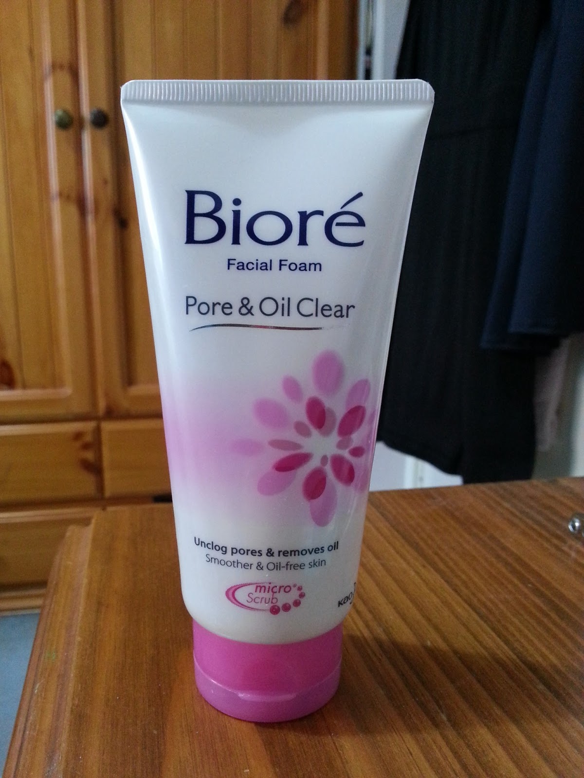 harublossom88 Biore Facial Foam Scrub (Pink) Review