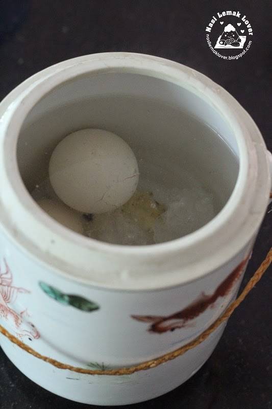 Nasi Lemak Lover Double boiled Dong Quai Egg dessert soup 当归冰糖炖蛋