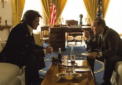 Image of Michael Shannon and Kevin Spacey in Elvis and Nixon