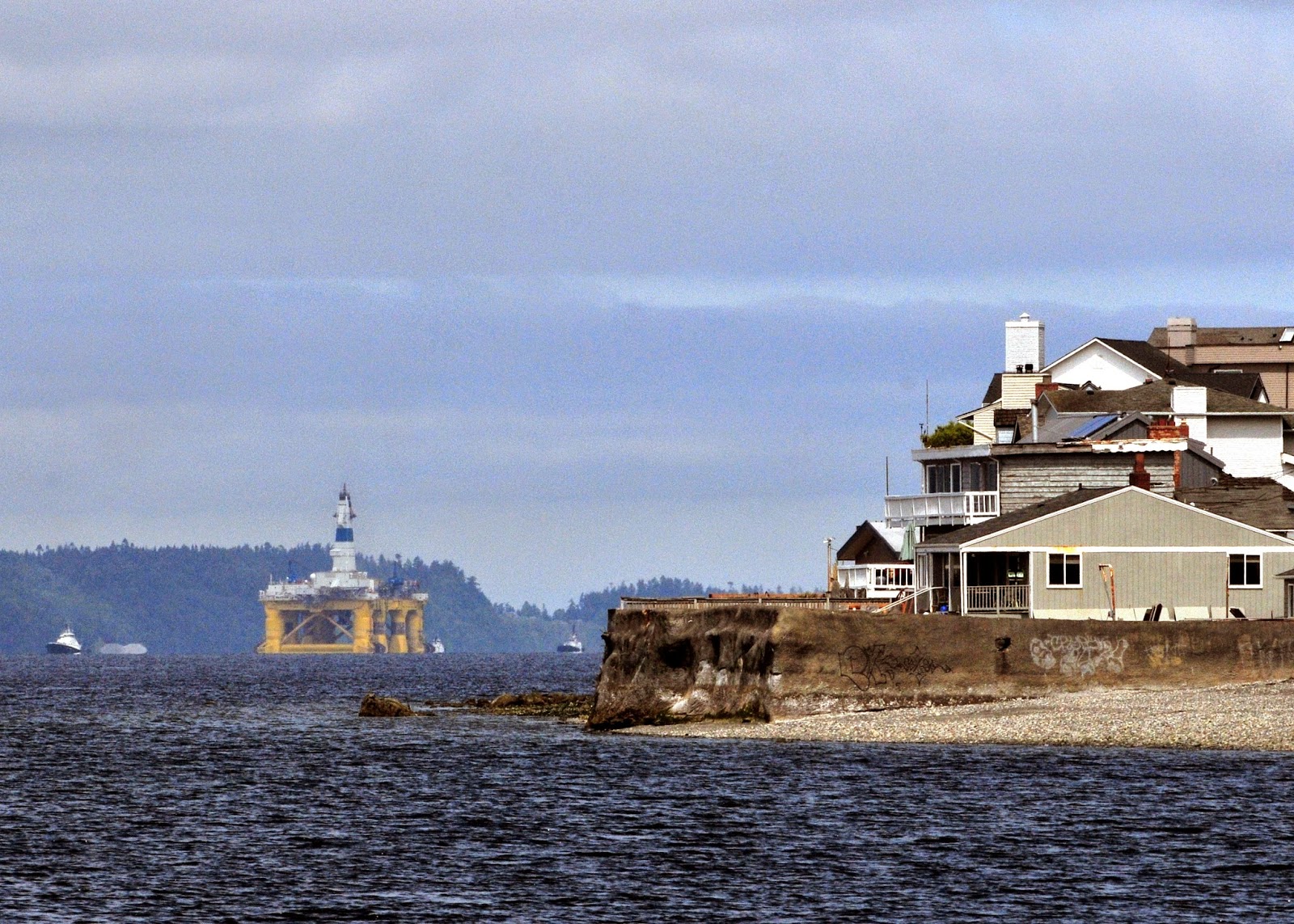 Shoreline Area News Shell oil rig passes by west Shoreline Thursday