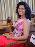 Actress Honey Rose Glam Pictures TollywoodBlog.com