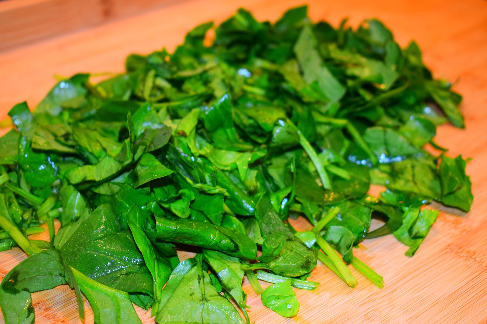 Chicken livers with spinach and mushrooms Kippenlevertjes met spinazie en champignons