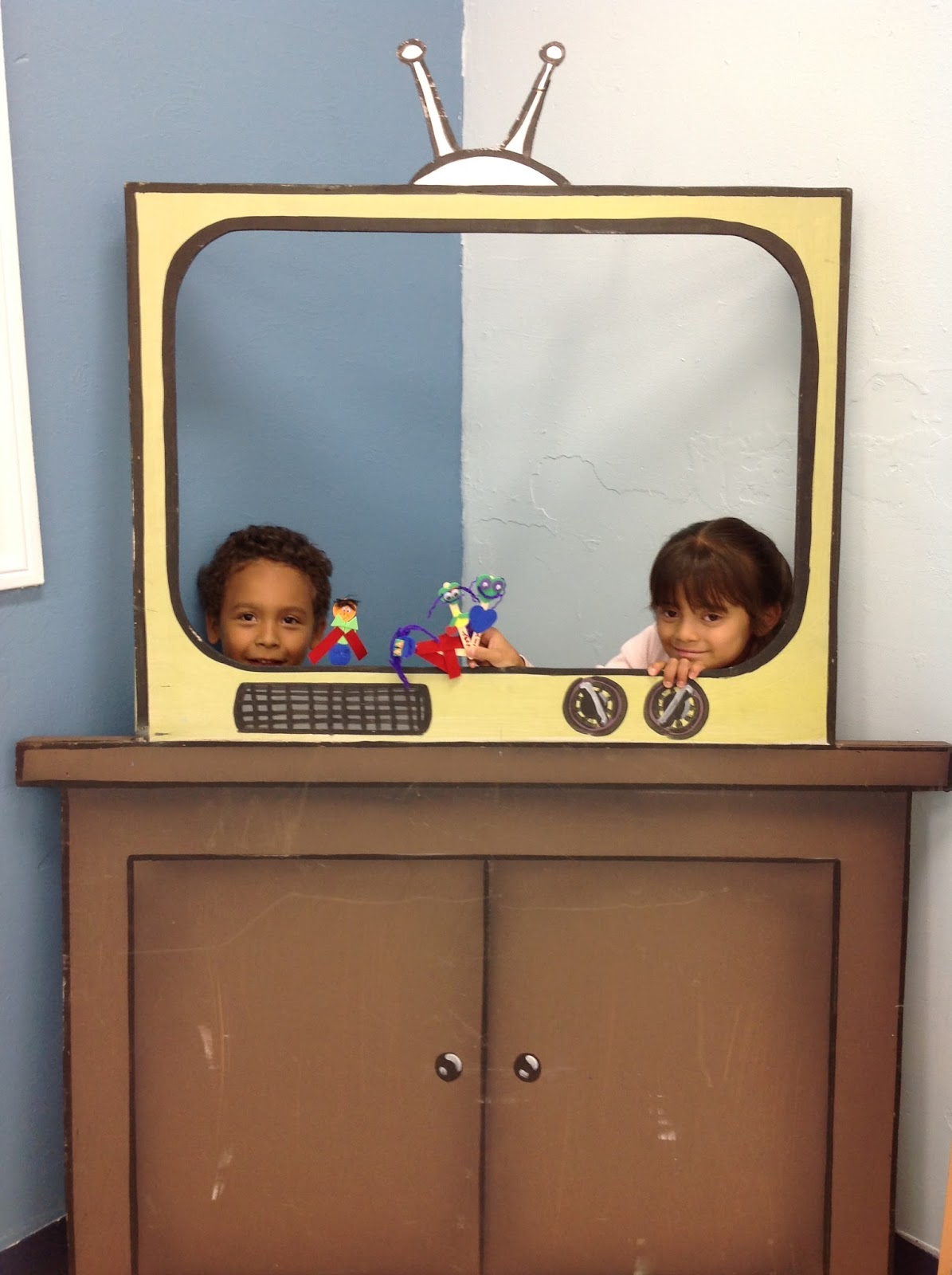 Arts & Crafts at the Boys & Girls Club of Vista! Stick puppets put on