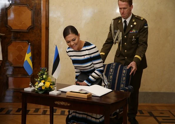 Crown Princess Victoria wore Dolce and Gabbana 3/4 length dress, Gianvito Rossi suede pumps and she carried Valentino Small chain shoulder bag