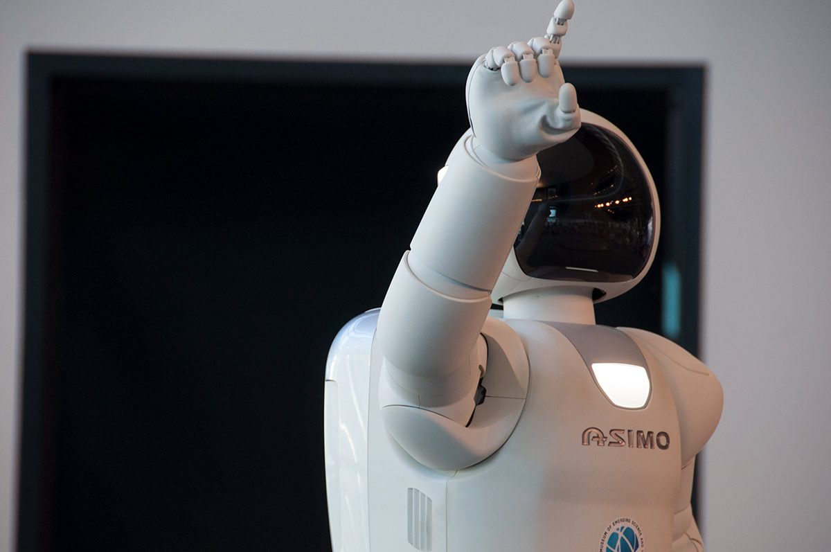 Robot show. Робот АСИМО. Робот ASIMO Honda. Разработка роботов в Токио. Знаменитое шоу робота АСИМО.