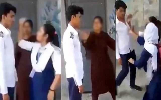 Videos beaten by college students in Rajshahi, video of beating went viral রাজশাহীতে কলেজ ছাত্রকে পিটালো ছাত্রীরা, পেটানোর ভিডিও ভাইরাল