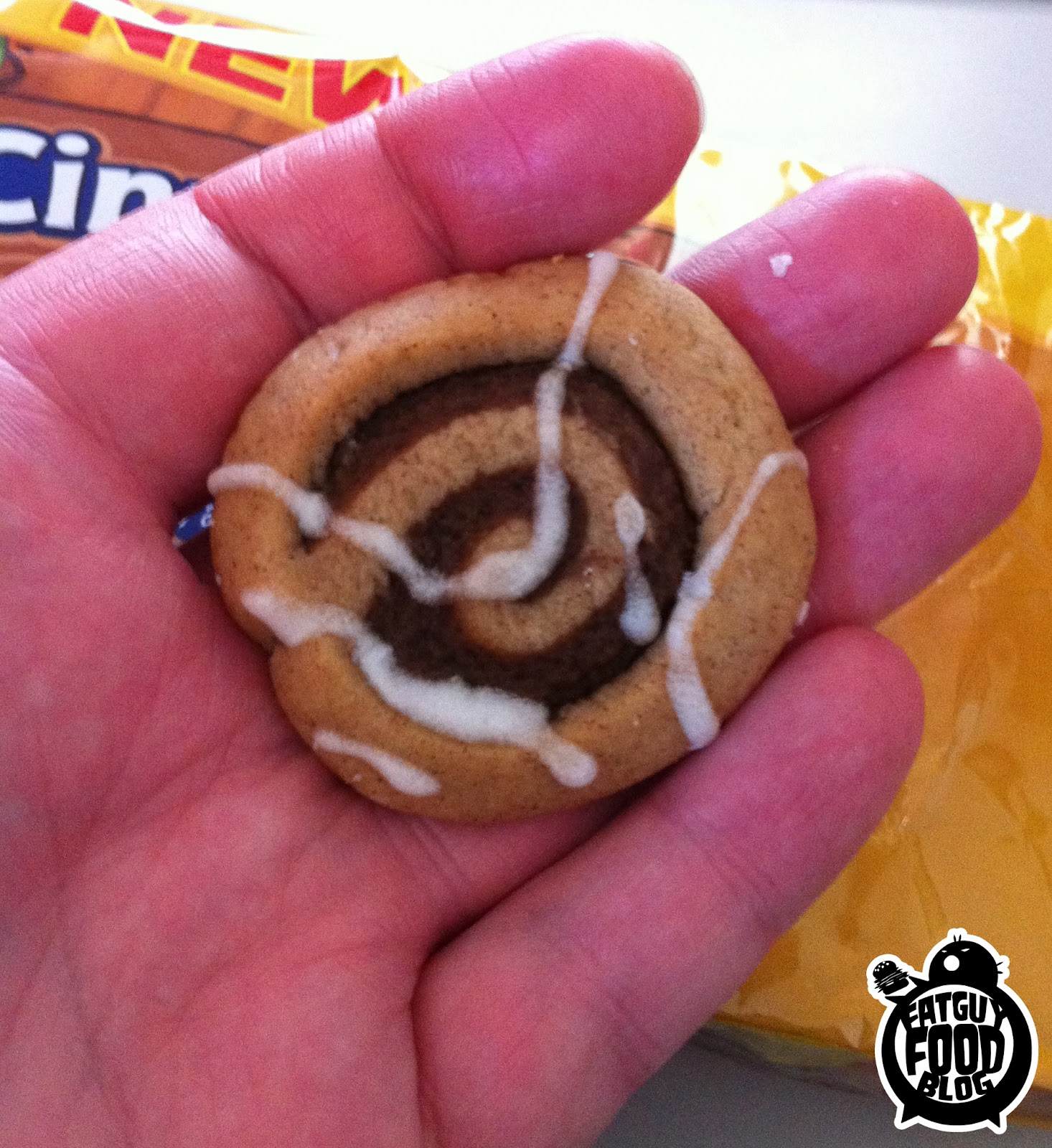 FATGUYFOODBLOG Keebler Cinnamon Roll Cookies
