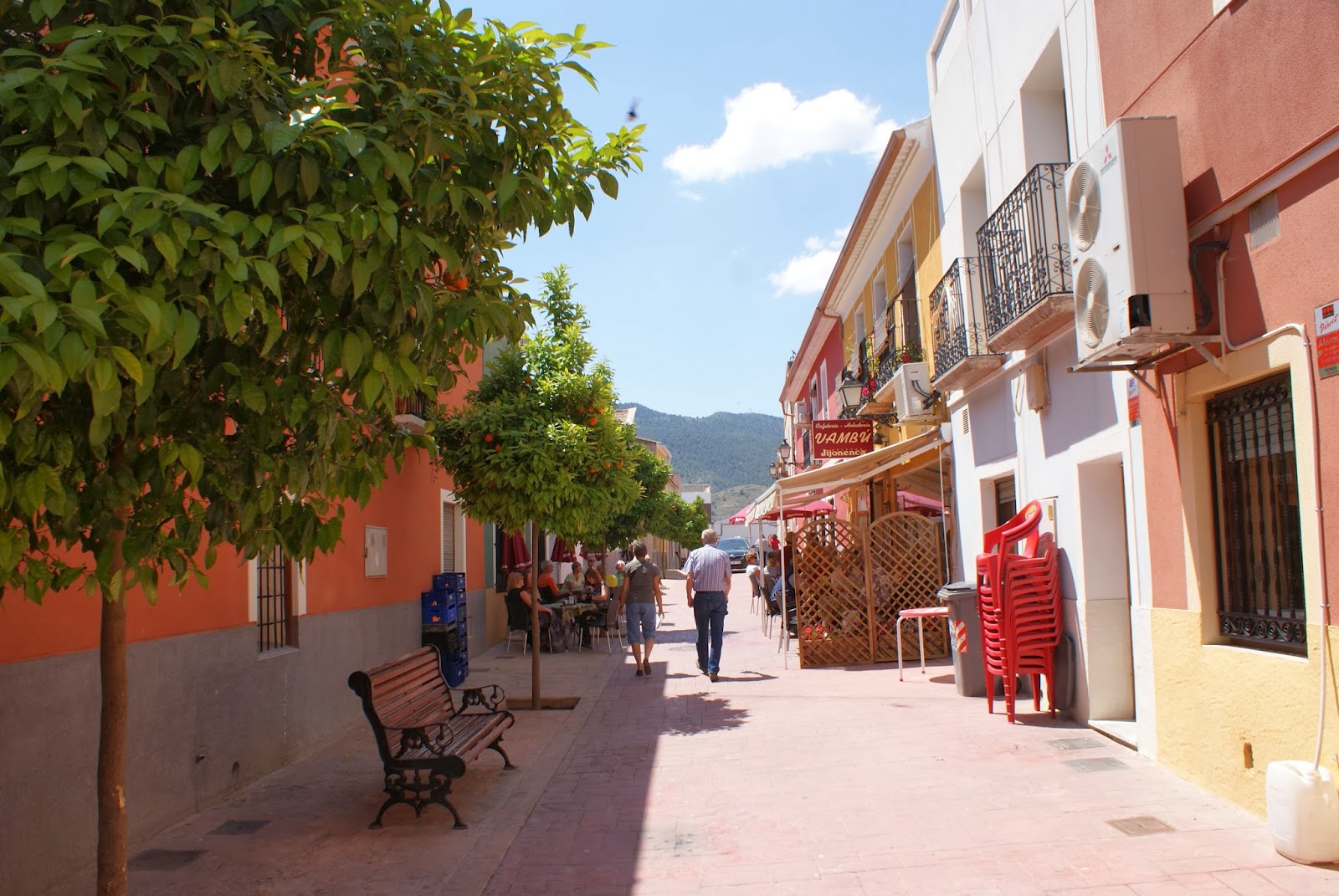 Gezellig plein in Hondón de las Nieves