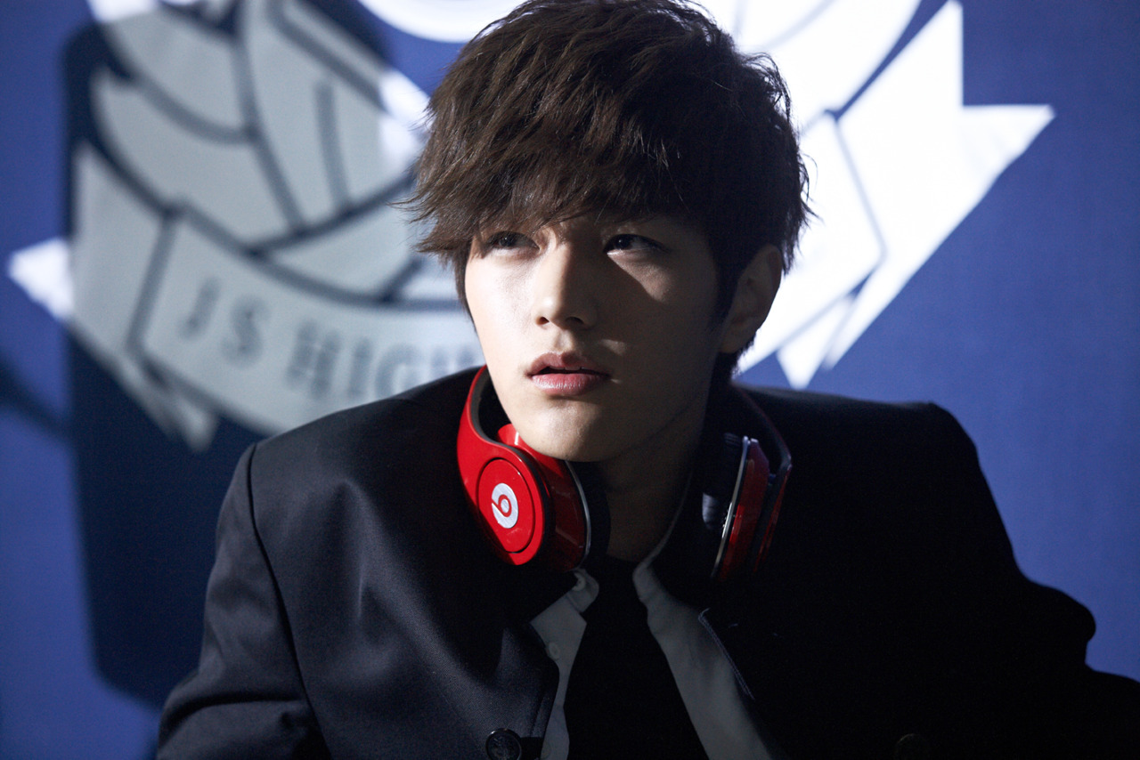 Оппа. Бтс чон чонгук. Оппа на корейском. Oppa. Ли чон сок с цветами.