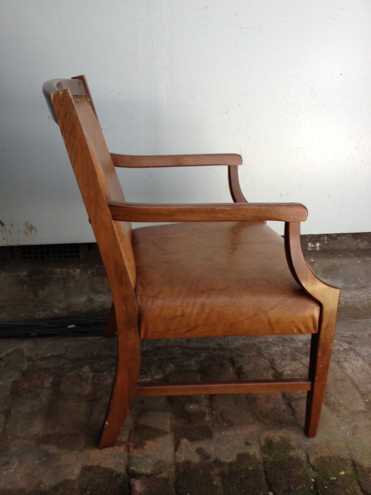 Tag Sale Vintage Leather Chair 100