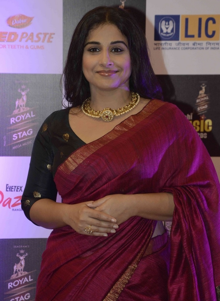Vidya Balan Hot Long Hair In Maroon Traditional Saree At Mirchi Music Awards
