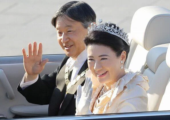 Empress Masako was dressed in a long white dress with a diamond tiara and a medal. Crown Prince Akishino and Crown Princess Kiko