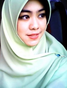 Artis Indonesia Tercantik Memakai Jilbab ~ Gaya Busana Muslim