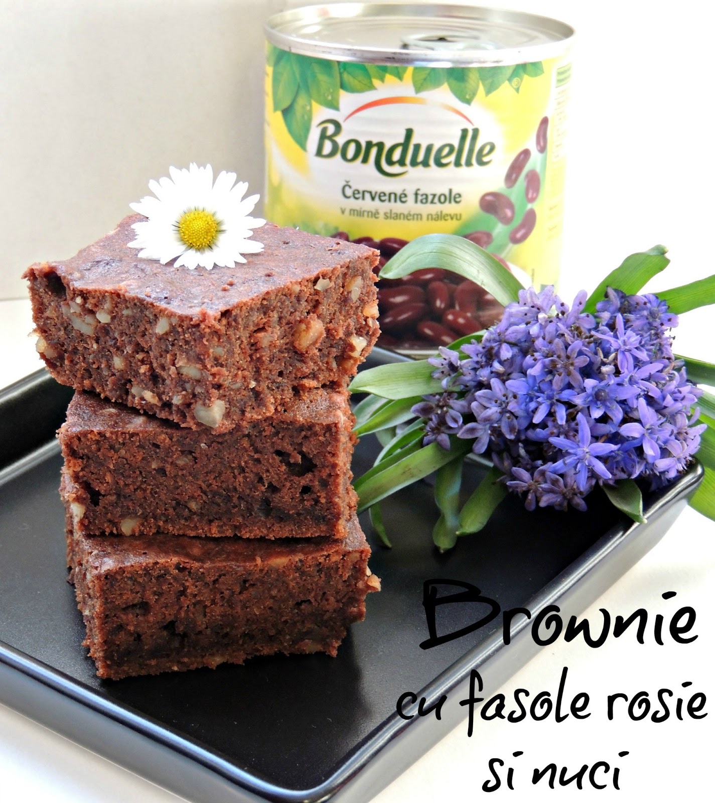 BROWNIE CU FASOLE ROSIE SI NUCI