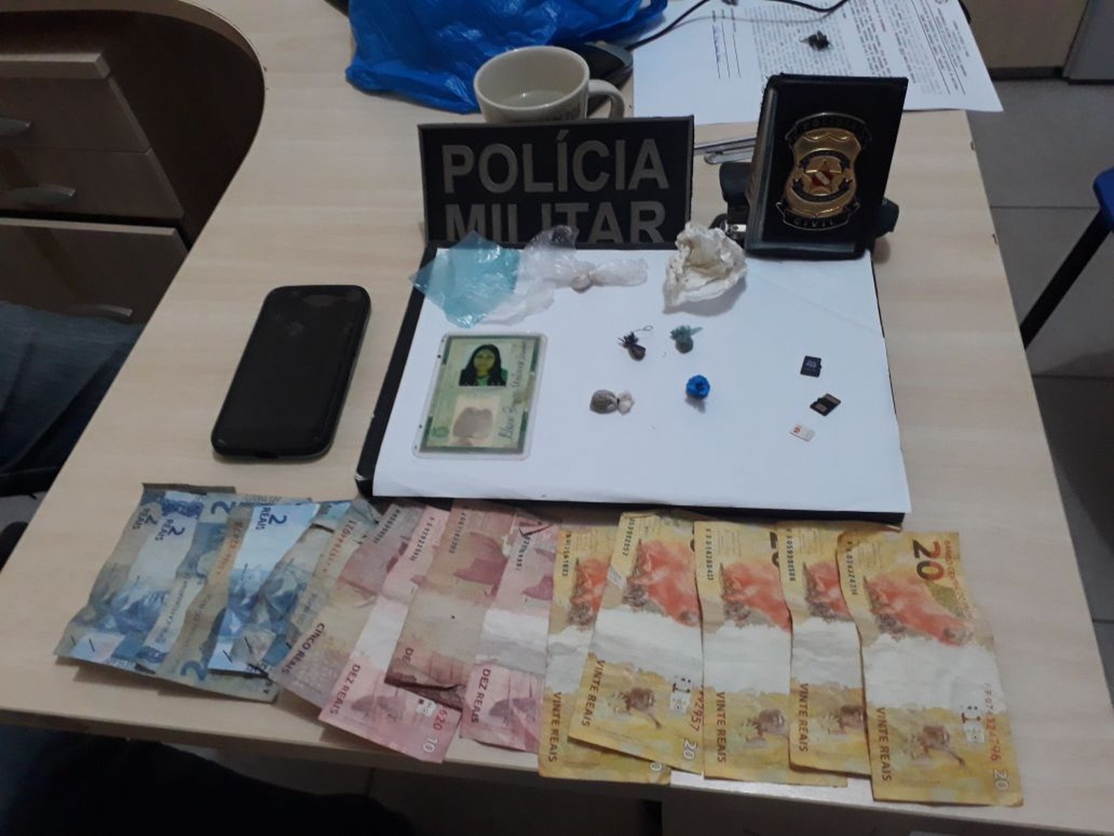 Cadeirante é presa suspeita de tráfico de drogas na última noite de Carnapauxis em Óbidos