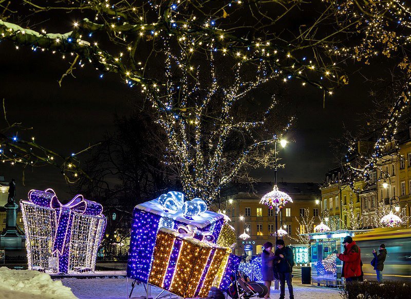 Christmas lights Warsaw Poland EntertainmentEnter