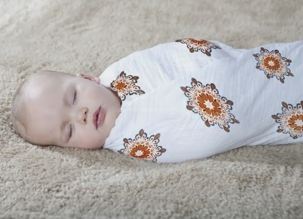 Cómo envolver a un bebé para dormir