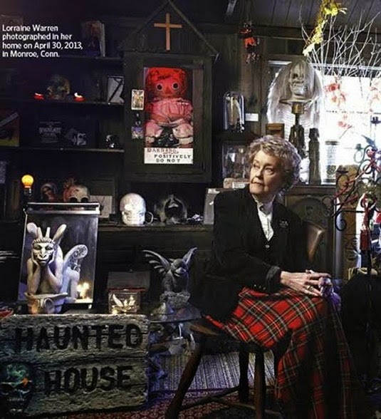 लॉरेन वॉरेन, ओकलट म्यूज़ियम में  Lorraine Warren at Occult Museum