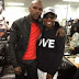 Boxing champ poses with Gladys Knight ahead of fight with Pacquiao