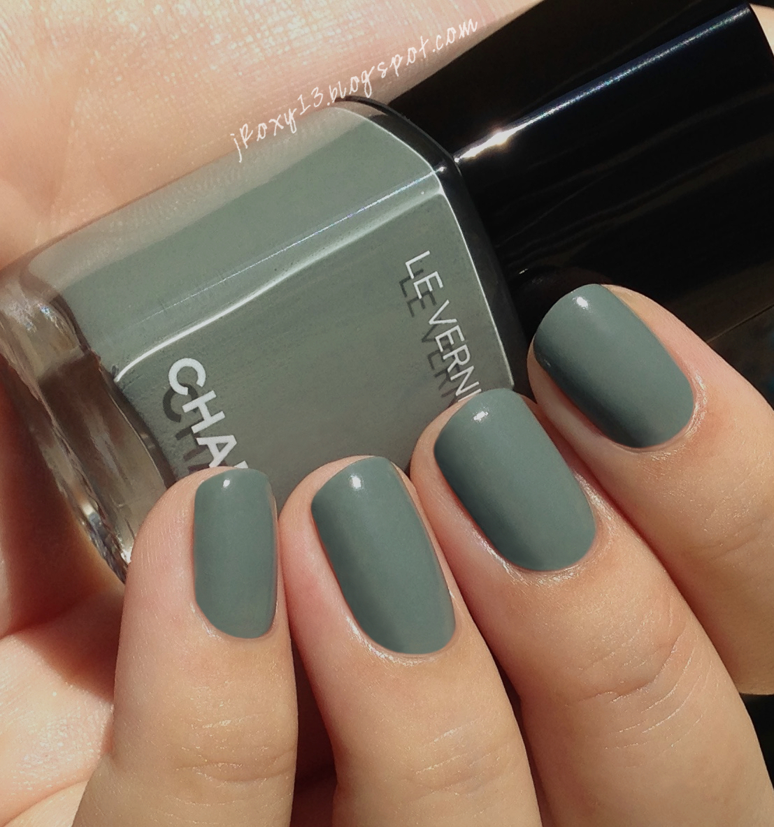 Chanel Holiday 2015 Le Vernis Nail Polish Swatches