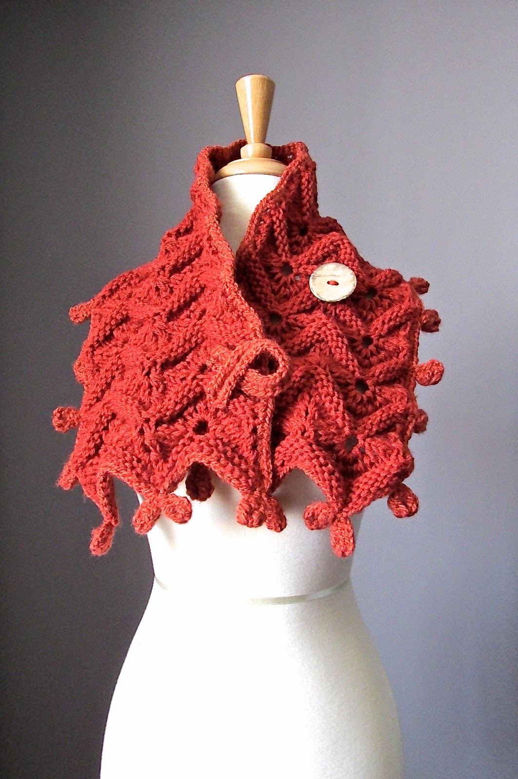 Laboratory of Fashion Hand knit scarf in Paprika / Dark orange with