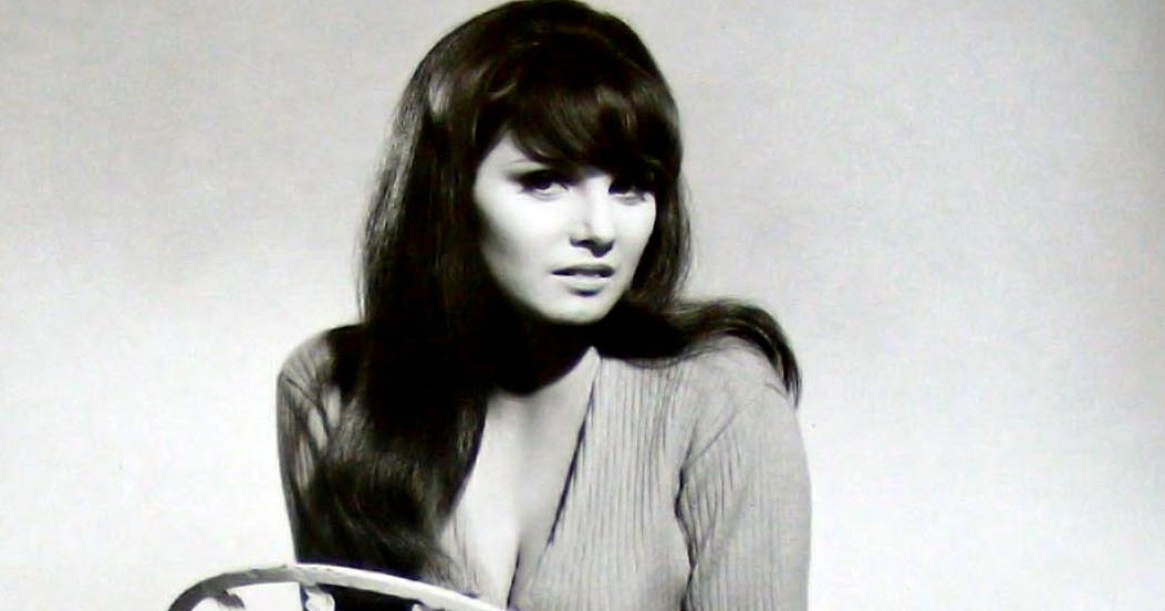 CRIVENS! COMICS & STUFF: BABE OF THE DAY - VICTORIA VETRI…