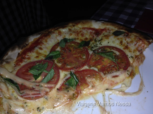 Pizza do restaurante La Dolce Vita Trattoria, deliciosa!