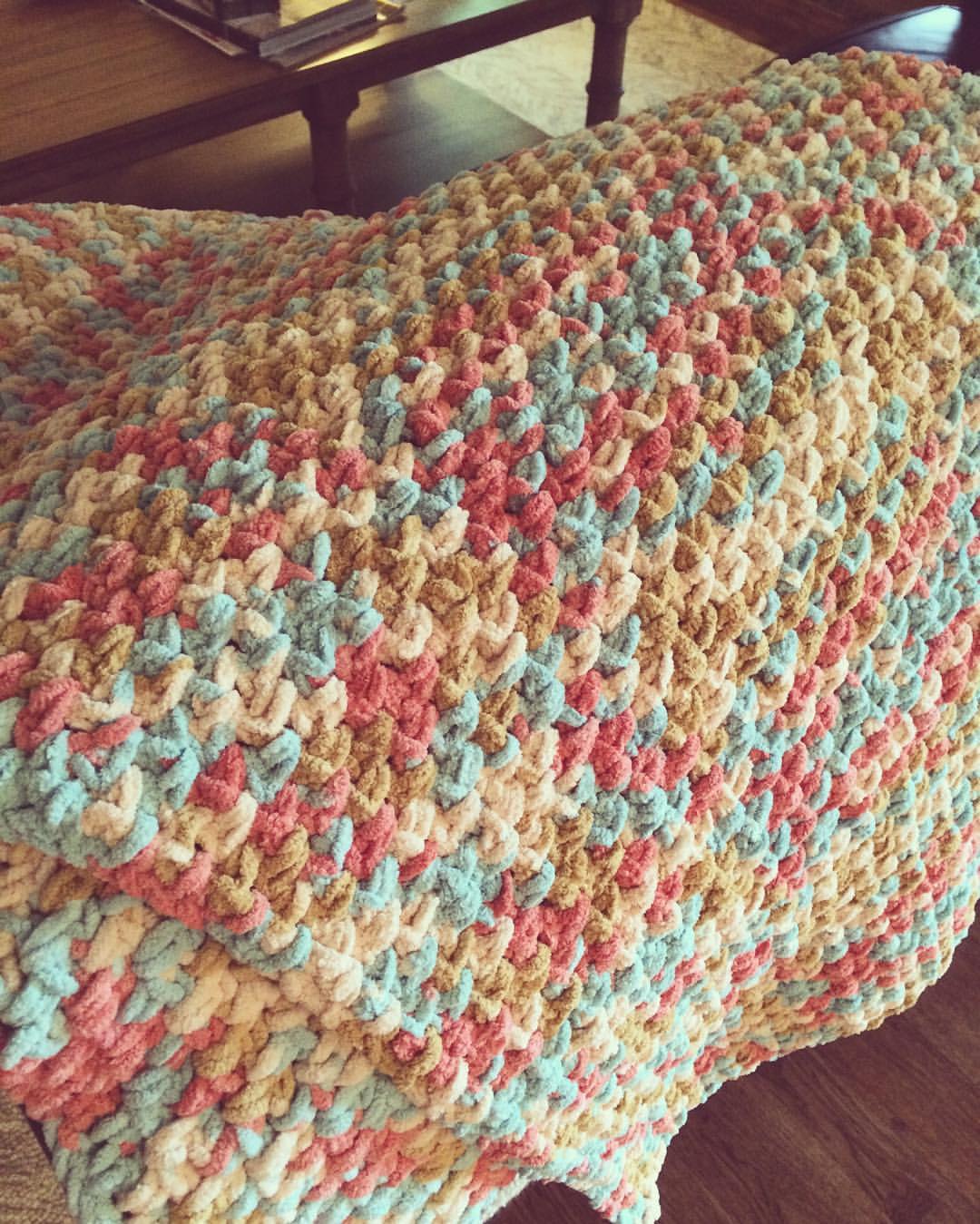 Cozy Delight Moss Stitch Blanket (Free Pattern)