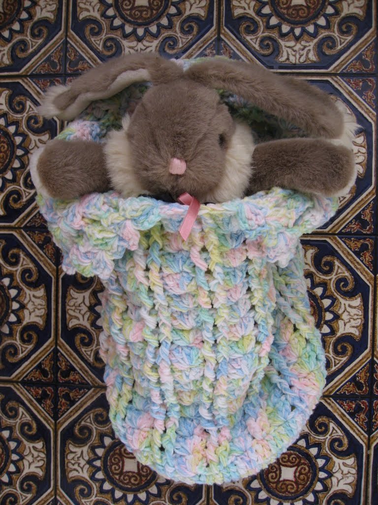 LINDA'S YARN CLOSET: Baby Snuggle Bug Papoose and Hat