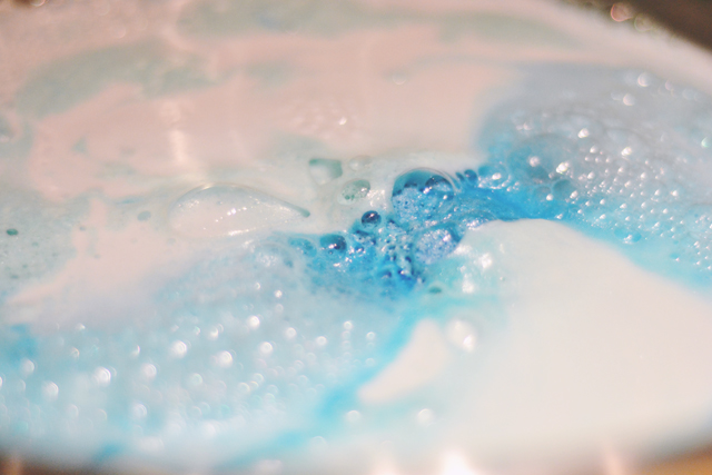 Lush Frozen bath bomb in water