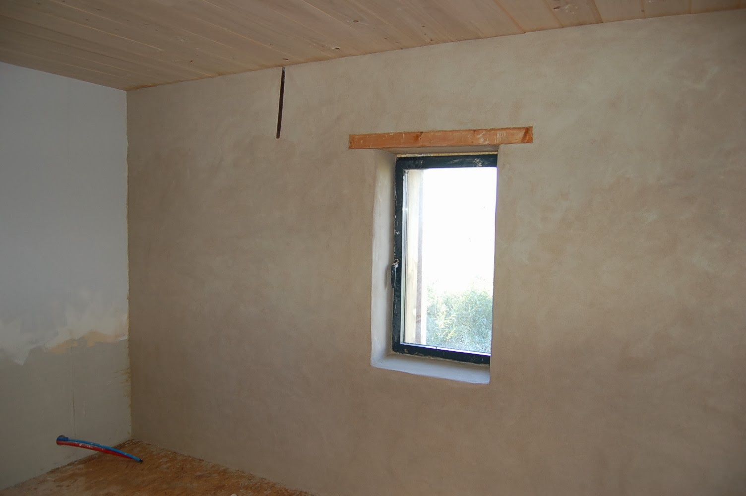 LA GREMIERE EN TRAVAUX enduits de finition (chaux/sable)