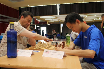 Master d'échecs ronde 4 : le grand-maître Eric Prié (2493) bat le jeune Malaisien Aron Teh Eu Wen (2283) - Photo © Chess & Strategy 