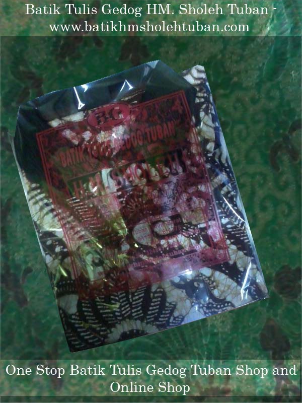 Kemasan baru Batik HM Sholeh, Kaos kerah batik gedog Tuban.