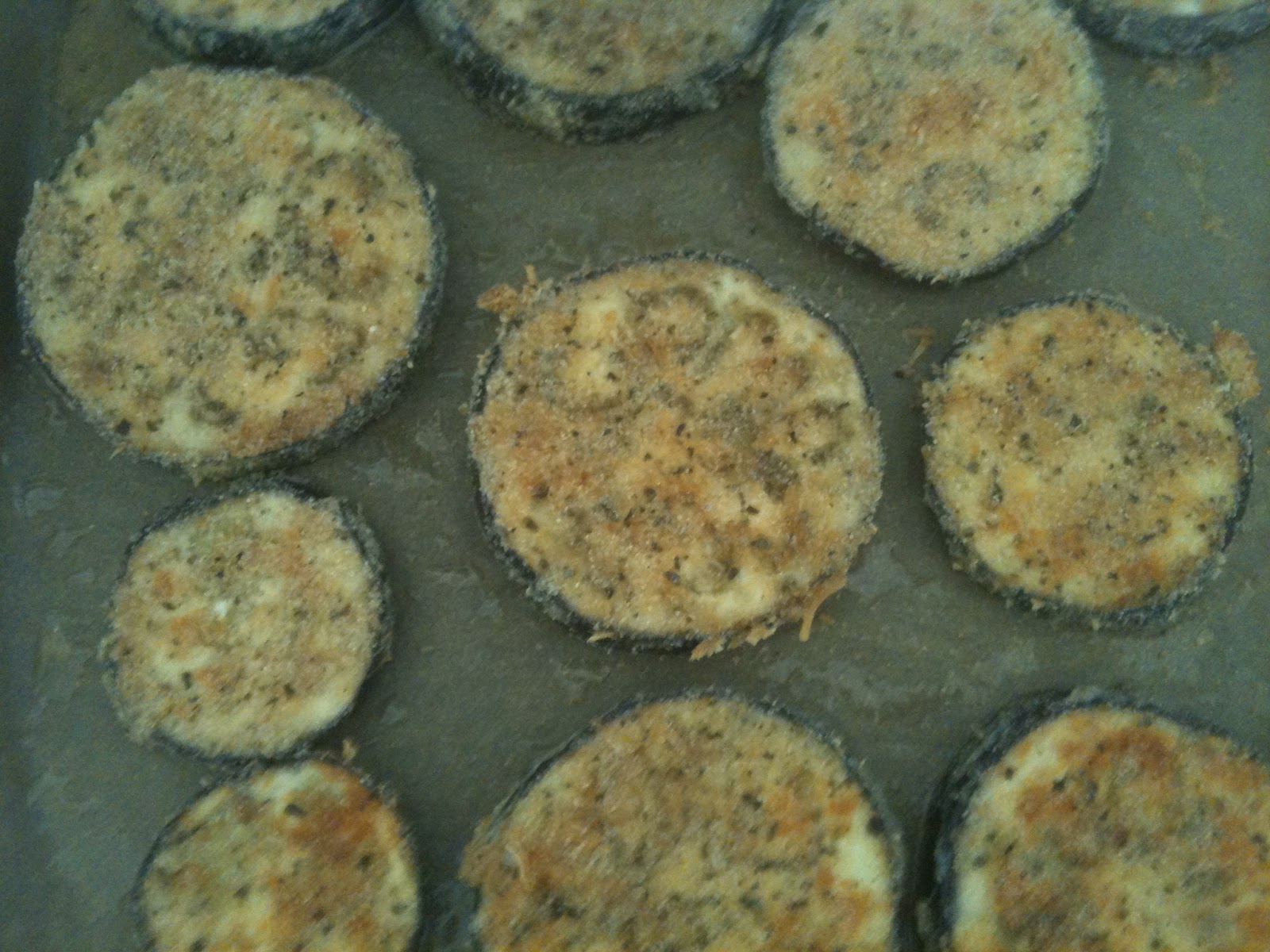 Hiidenuhman keittiössä Parmesaanimunakoiso ja marinarakastike