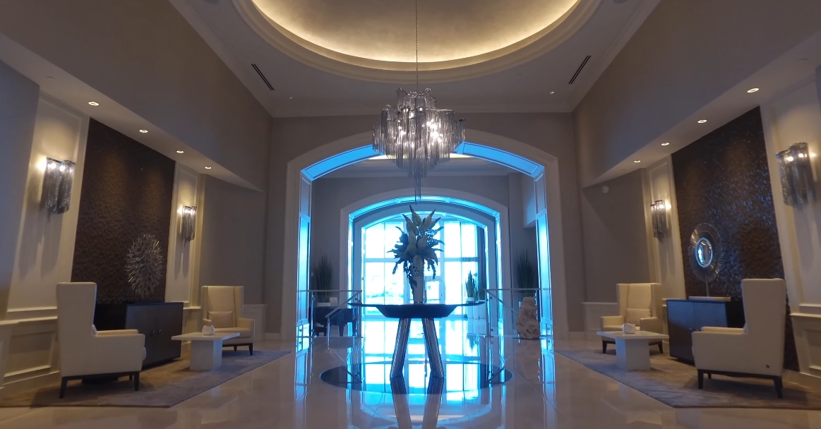 41 Photos vs. 2 MIAMI Waterfront Condos + Private Pool Home Interior Design Tours