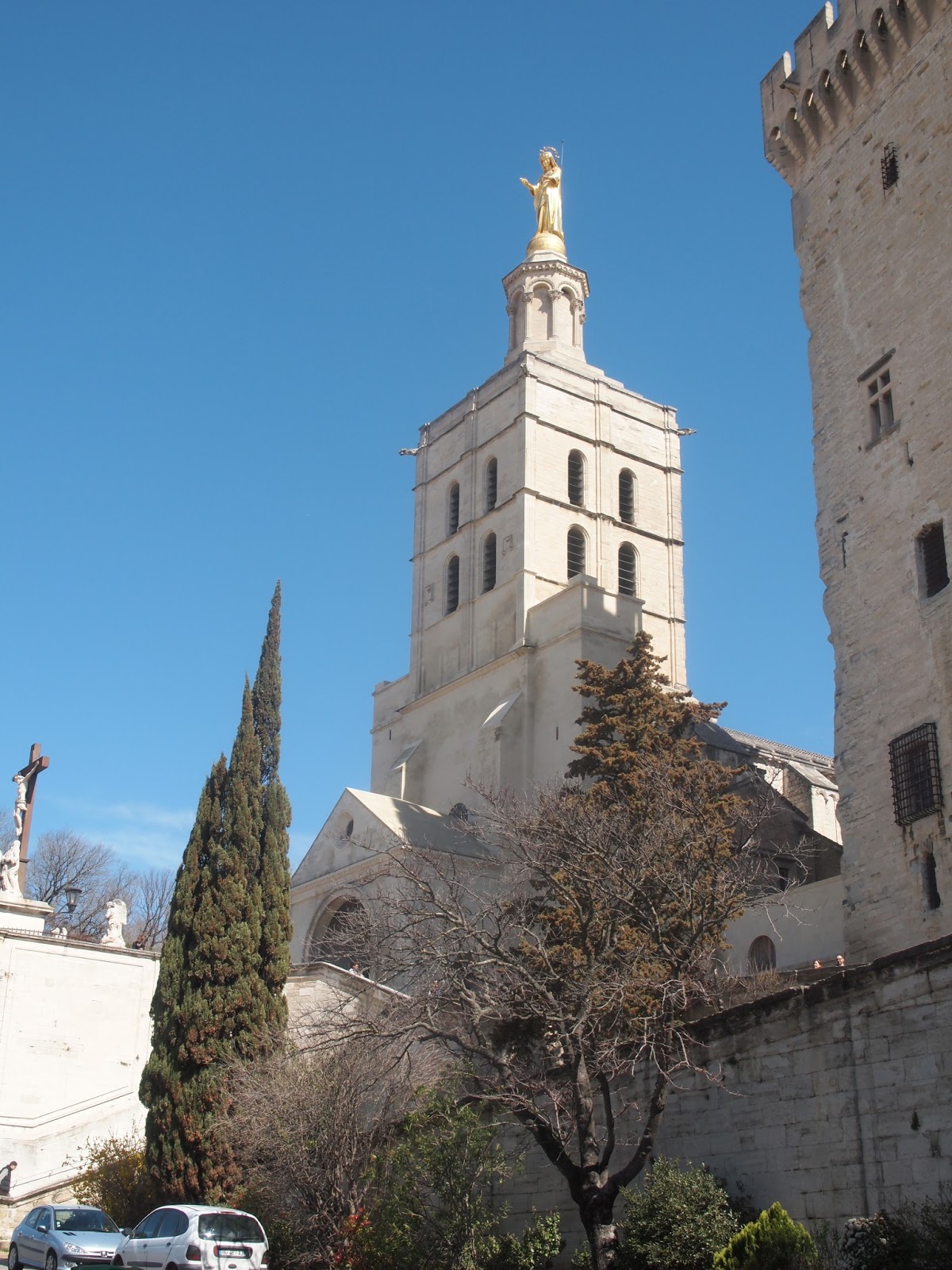 Папин город. В городе отец. Город пап. Город пап. Папство в авиньоне.