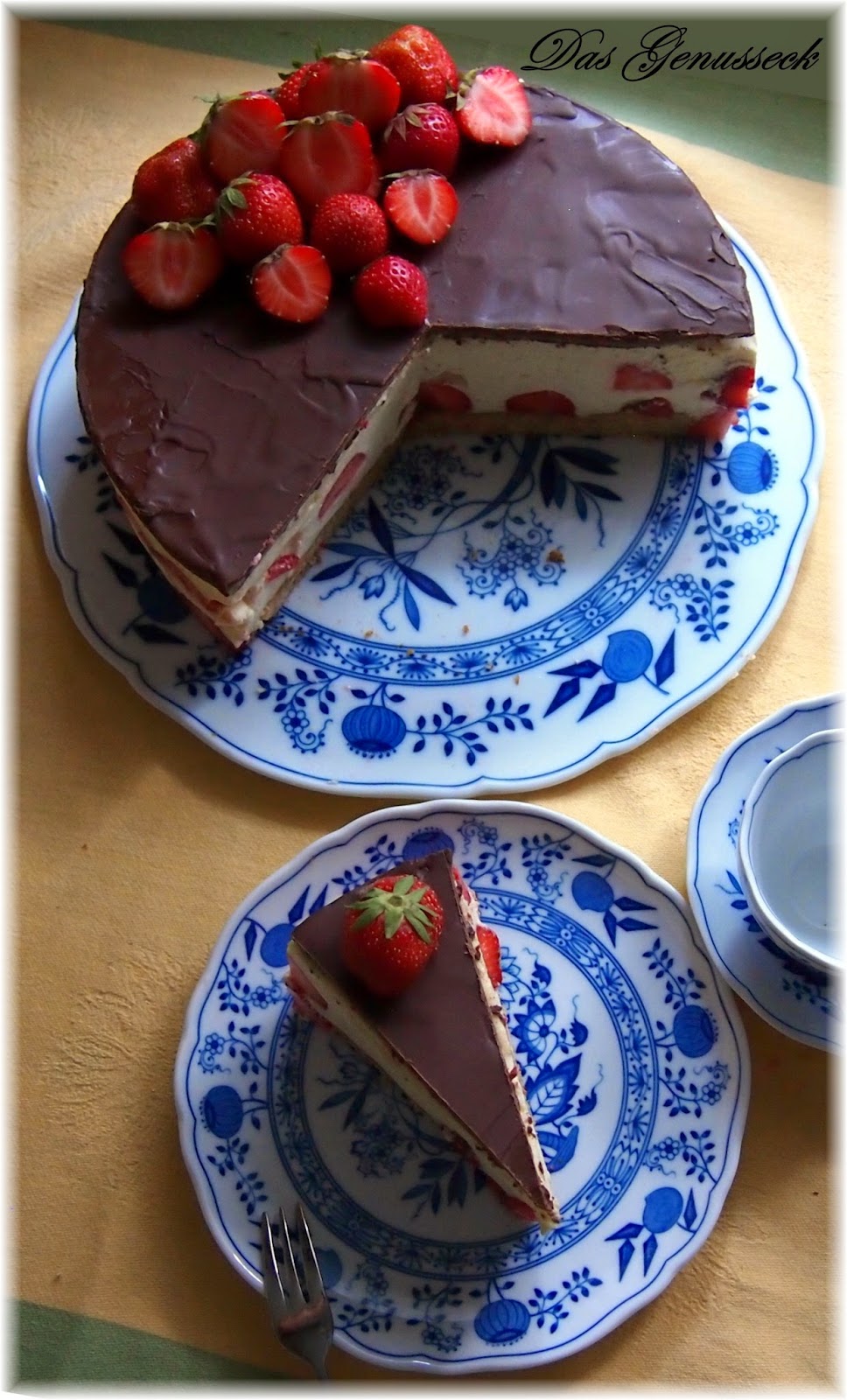 Das Genusseck: Erdbeer-Vanille-Torte mit Schokoladen-Marzipan-Decke