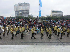 Desfile cívico en Guatemala.