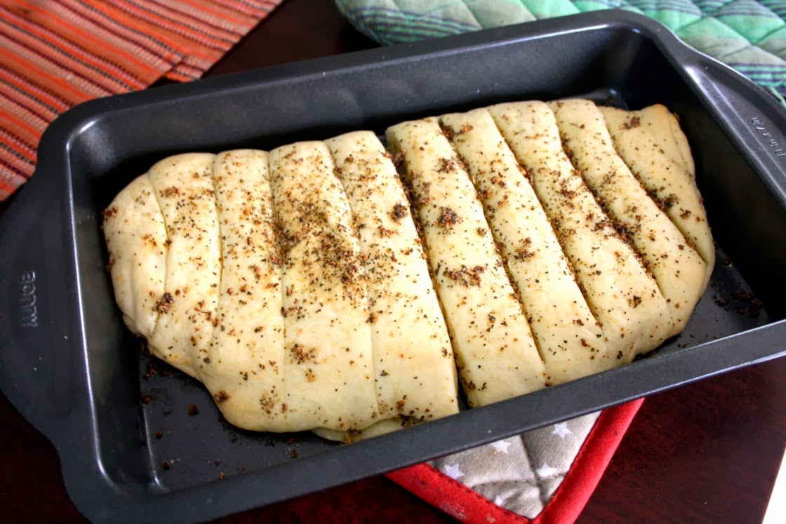 Cooking 4 all Seasons: Garlic Breadsticks ~ Dominos Style