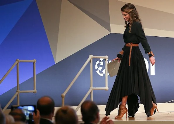 Queen Rania, German Chancellor Angela Merkel and President of the Federation of German Industry Ulrich Grillo, Queen Rania wore dress, style