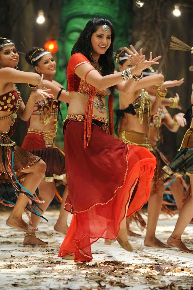 anushka shetty vettaikaran stills anushka shetty vettaikaran stills