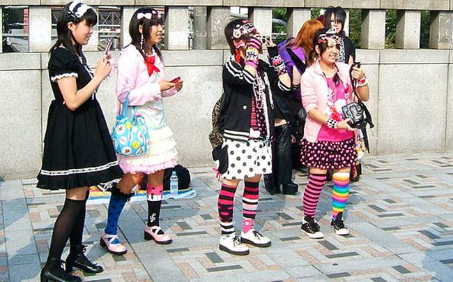 Bahwa semua orang Jepang berpakaian seperti di Harajuku gadis jepang