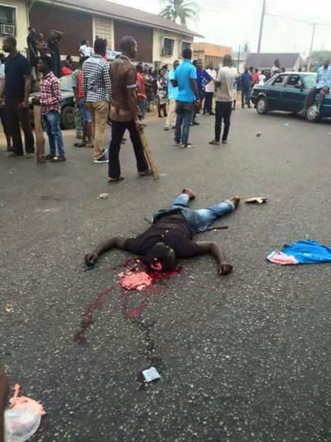 Breaking News :- Police Men Killed And Van Set Ablaze For Killing a Man Because Of N100 In Edo State