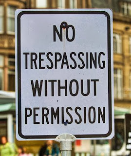 http://www.funnysigns.net/no-trespassing/