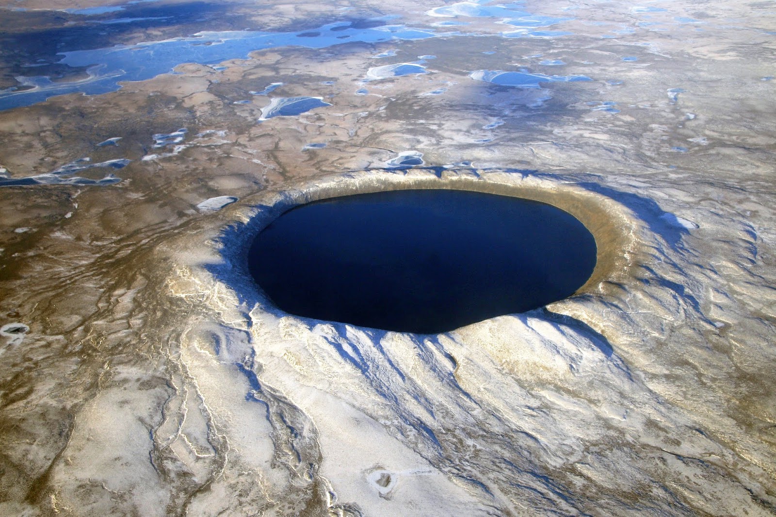 Fieggentrio: Pingualuit Krater (Canada)