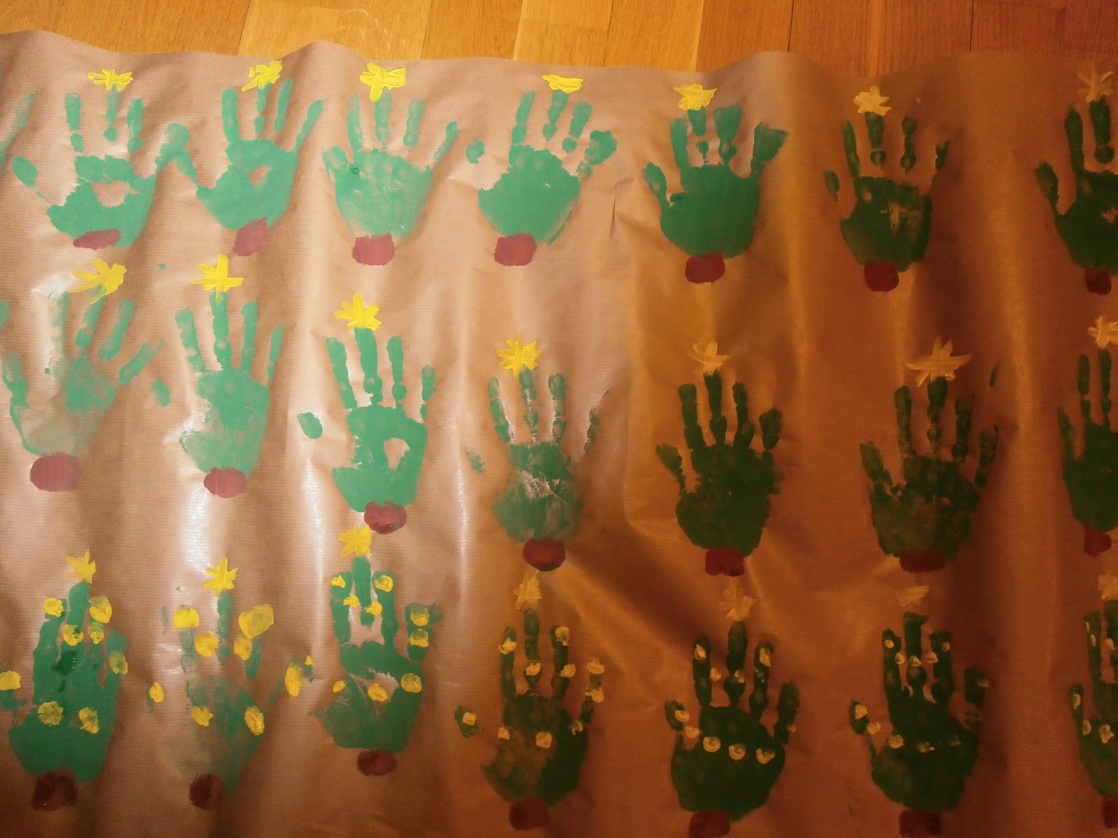 The Feverish Feltist: Hand-made wrapping paper: Christmas trees